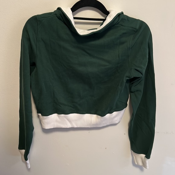 Dark green Hollister, long sleeve, collared crop top. Size Small - Picture 5 of 6